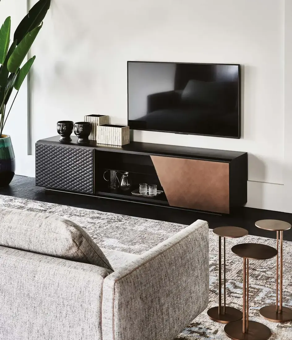 Aston TV — Cattelan Italia